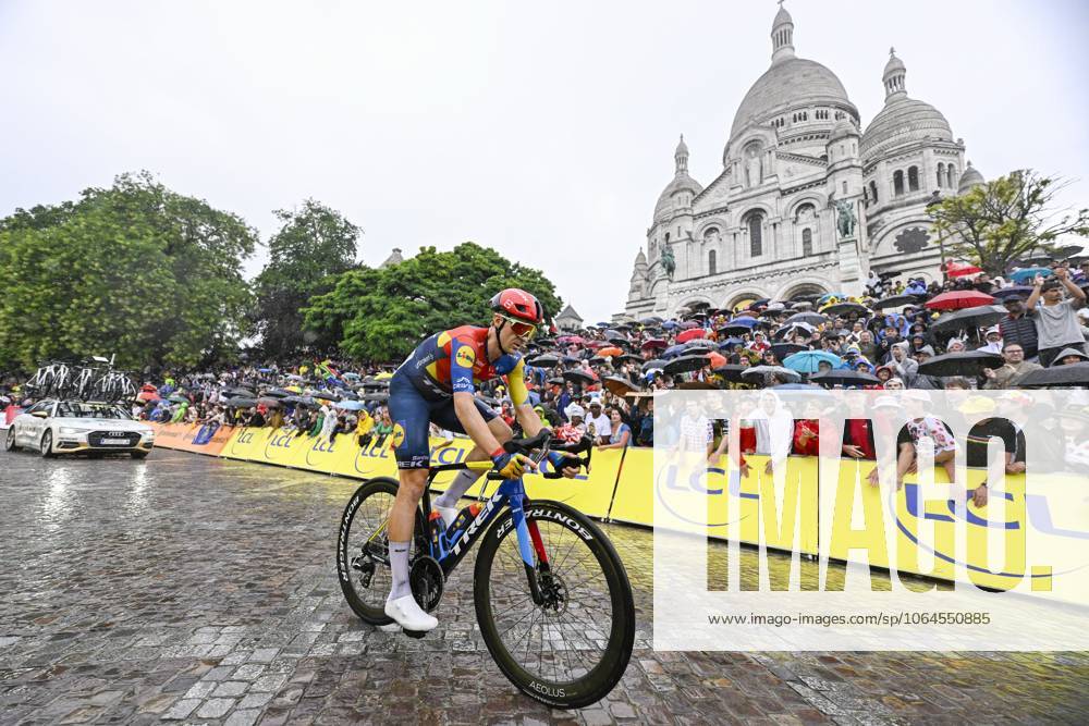 Tour de France 2025 Stage 21 PARIS CHAMPS-ELYSEES, FRANCE - JULY 27 : Theuns Edward (BEL) of Lidl - Trek pictured passing by in front of the Basilique du Sacre-CSur de Montmartre during stage 21 of the 112th edition of Tour de France an UCI World Tour 2.UWT cycling road race stage for Men Elite of 120 km with start in Mantes-la-Ville and finish in Paris Champs-Elysees on July 27, 2025 in Paris Champs-Elysees, France, 27 07 2025 ( Motordriver Kenny Verfaillie - Paris Champs-Elysees France