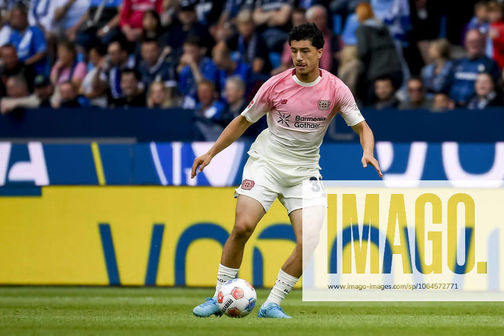 Ibrahim Maza (Bayer Leverkusen) kontrolliert den Ball waehrend des Testspiels zwischen VfL Bochum und Bayer 04 Leverkusen , Vonovia Ruhrstadion am 27. July 2025 in Gelsenkirchen, Deutschland. (Foto von Max Maiwald DeFodi Images) +++ Ibrahim Maza (Bayer Leverkusen) controls the ball during the Pre-Season Friendly Match between VfL Bochum and Bayer 04 Leverkusen at Vonovia Ruhrstadion on July 27, 2025 in Gelsenkirchen Germany. (Photo by Max Maiwald DeFodi Images) DFL regulations prohibit any use of photographs as image sequences and or quasi-video. (Photo by Max Maiwald DeFodi Images)