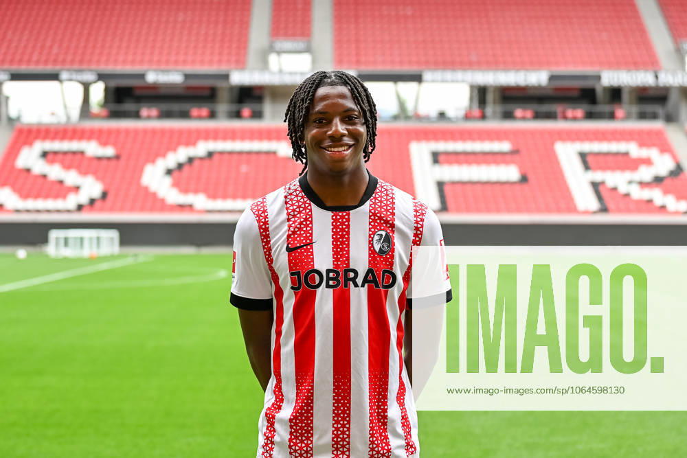 Johan Manzambi (SC Freiburg, 44) GER, SC Freiburg, Fussball, 1. BL, Portraettermin 2025 2026, 30.07.2025 GER, SC Freiburg, Fussball, 1. BL, Portraettermin 2025 2026, 30.07.2025 Freiburg