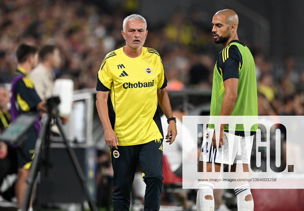 Fenerbahce v Lazio - Friendly match ISTANBUL, TURKIYE - JULY 30: Fenerbahce head coach Jose Mourinho gives instructions to his players during a friendly match against Lazio at Chobani Stadium in Istanbul, Turkiye, on July 30, 2025. Ali Atmaca Anadolu Istanbul Turkey. Editorial use only. Please get in touch for any other usage.