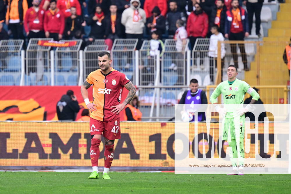 Kasimpasa v Galatasaray - Turkish Super Lig ISTANBUL, TURKIYE - MARCH 02: Players of Galatasaray react during the Turkish Super Lig week 26 football match between Kasimpasa and Galatasaray in Istanbul, Turkiye on March 02, 2025. Istanbul Turkey. Editorial use only. Please get in touch for any other usage.