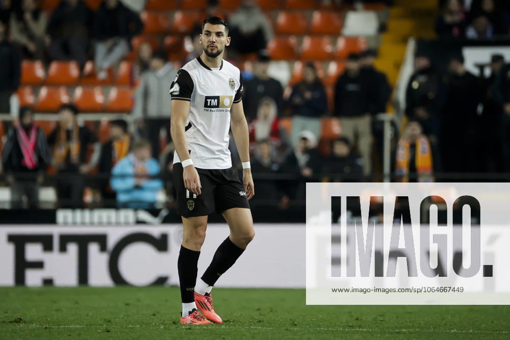 Valencia CF v FC Barcelona, Barca - Copa del Rey VALENCIA, SPAIN - FEBRUARY 6: LEWANDOWSKI warm up before Spanish King Cup match between Valencia CF and FC Barcelona at Mestalla Stadium. in Valencia, Spain on February 6, 2025 Spain World. Editorial use only. Please get in touch for any other usage.