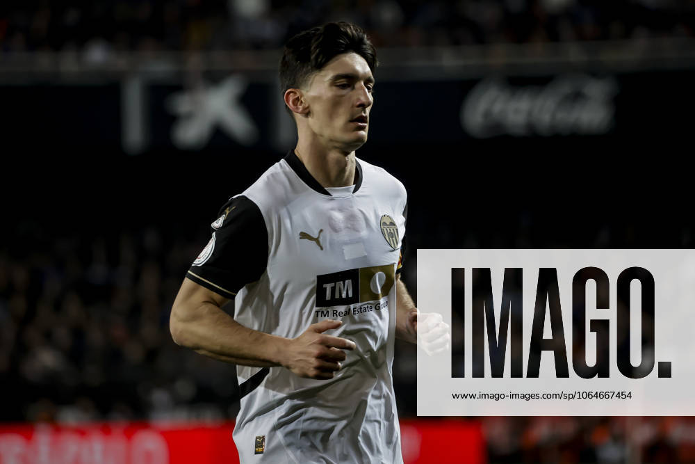 Valencia CF v FC Barcelona, Barca - Copa del Rey VALENCIA, SPAIN - FEBRUARY 6: LEWANDOWSKI warm up before Spanish King Cup match between Valencia CF and FC Barcelona at Mestalla Stadium. in Valencia, Spain on February 6, 2025 Spain World. Editorial use only. Please get in touch for any other usage.