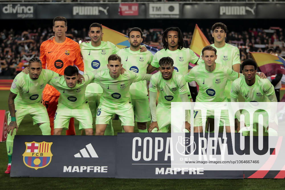 Valencia CF v FC Barcelona, Barca - Copa del Rey VALENCIA, SPAIN - FEBRUARY 6: LEWANDOWSKI warm up before Spanish King Cup match between Valencia CF and FC Barcelona at Mestalla Stadium. in Valencia, Spain on February 6, 2025 Spain World. Editorial use only. Please get in touch for any other usage.