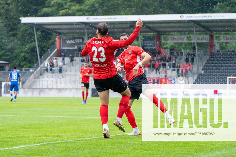 Fabian Eisele (SG Sonnenhof Großaspach, 23) jubelt über sein 1:0 mit Mert Tasdelen (SG Sonnenhof Großaspach, 10), SG Sonnenhof Großaspach vs. TSG Balingen, Fussball, Regionalliga Südwest, 1. Spieltag, Saison 2025 2026, 02.08.2025 SG Sonnenhof Großaspach vs. TSG Balingen, Fussball, Regionalliga Südwest, 1. Spieltag, Saison 2025 2026, 02.08.2025 Aspach