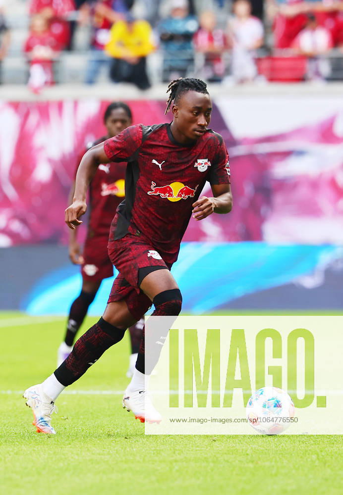 RB Leipzig - Bergamo Testspiel Leipzig, 02.08.2025, Red Bull Arena, Fußball, Testspiel , RB Leipzig (DEU) vs. Atalanta Bergamo (ITA) 1:2 (1:0) , Im Bild: Yan Diomande (49, RB Leipzig) ,