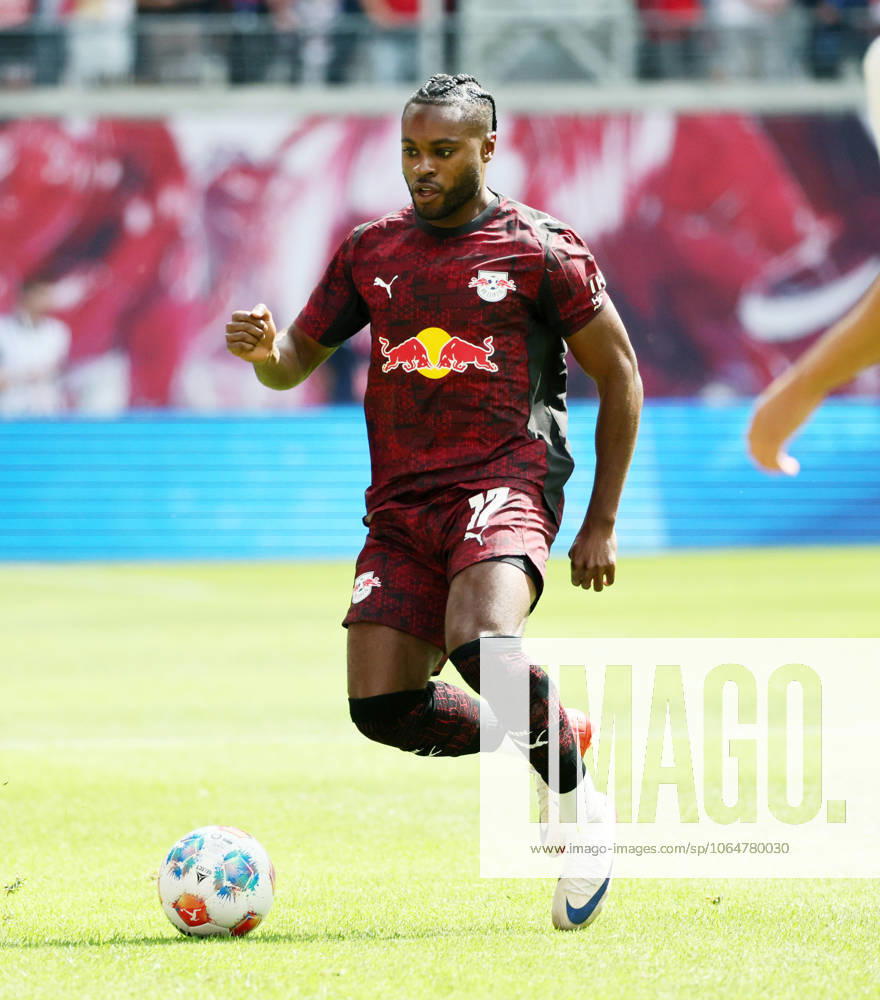 RB Leipzig - Bergamo Testspiel Leipzig, 02.08.2025, Red Bull Arena, Fußball, Testspiel , RB Leipzig vs. Atalanta Bergamo 1:2 (1:0) , Im Bild: Ridle Baku (17, RB Leipzig) , Nur zur redaktionellen Nutzung. Only editorial use. , DFL DFB regulations prohibit any use of photographs as image sequences and or quasi-video. ,