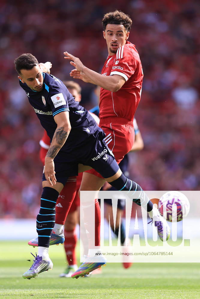 Football - Pre-Season Friendly - Liverpool v Athletic Bilbao 4th August 2025 - Pre-Season Friendly - Liverpool v Athletic Bilbao - Alex Berenguer of Athletic Bilbao battles with Curtis Jones of Liverpool - Photo: Simon Stacpoole Offside. Liverpool UK