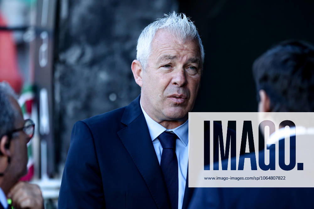 Jorge Costa football director of FC Porto before the Liga Portugal Betclic match between Estrela da Amadora and FC Porto at Estadio Jose de Gomes on April 26th, 2025 in Amadora, Portugal. Liga Portugal Betclic - Estrela da Amadora SAD vs FC Porto (Valter Gouveia SPP)