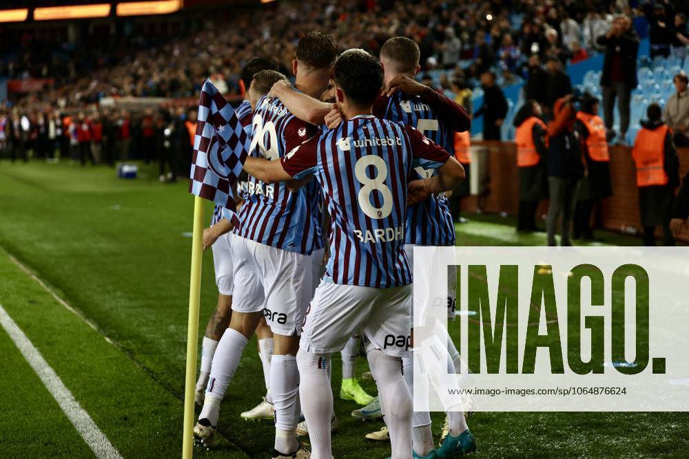 Trabzonspor v Basaksehir - Turkish Super Lig TRABZON, TURKIYE - OCTOBER 19: Edin Visca (7) of Trabzonspor celebrates with his teammates after scoring a goal during the Turkish Super Lig week 9th match between Trabzonspor and Basaksehir at Papara Park in Trabzon, Turkiye on October 19, 2024. Trabzon Turkey. Editorial use only. Please get in touch for any other usage.