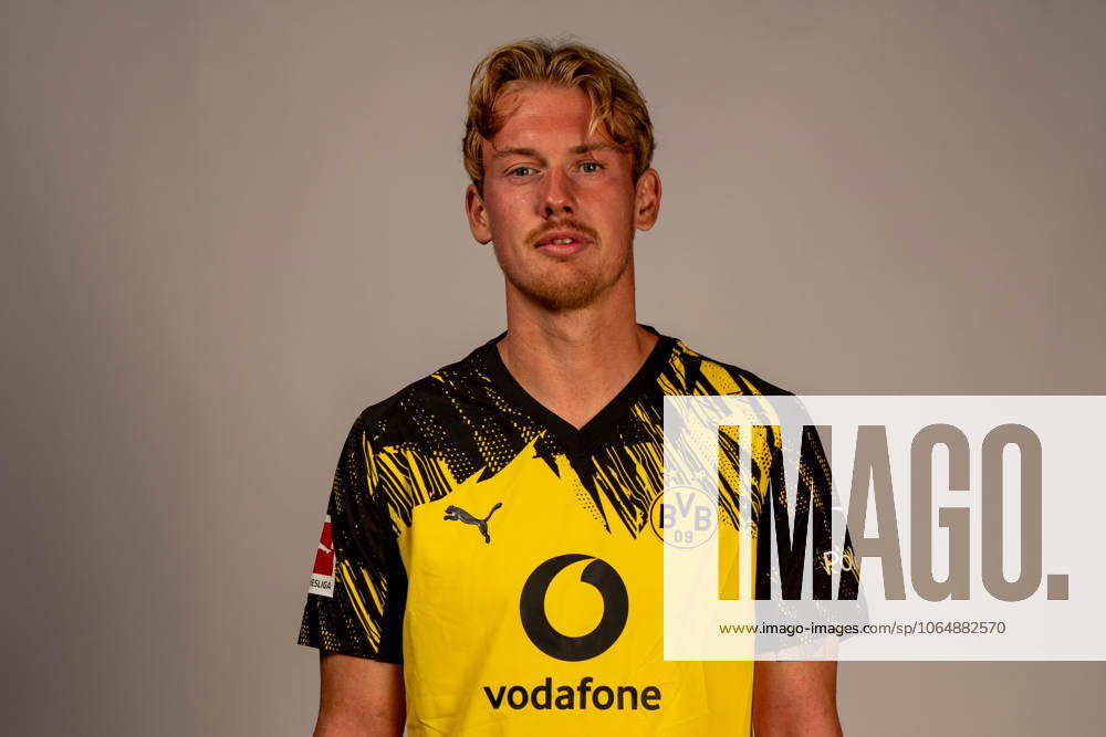 Borussia Dortmund; 1. BL, Porträttermin 2025 2026 Borussia Dortmund; 1. BL, Porträttermin 2025 2026 Julian Brandt; Borussia Dortmund; 1. BL, Porträttermin 2025 2026 Foto: Borussia Dortmund Hendrik Deckers via Revierfoto Dortmund Trainingsgelände Hohenbuschei Nordrhein-Westfalen Deutschland