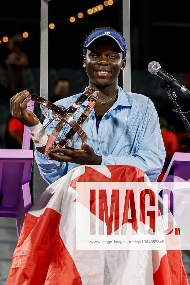 Victoria Mboko ( Canada ) apres son premier sacre de sa carriere au tournoi WTA, Tennis Damen Masters 1000 de MontrÃ al au court central IGA face Ã Naomi Osaka ( Japon ). TENNIS WTA 1000 NATIONAL BANK OPEN 2025 FINALE MBOKO OSAKA IGA STADIUM MONTREAL CANADA 07 08 2025 Montassar Yazidi PRESSE SPORTS MONTREAL IGA STADIUM Canada GermanyxJapanxUKxFrancexBelgiumxOUT