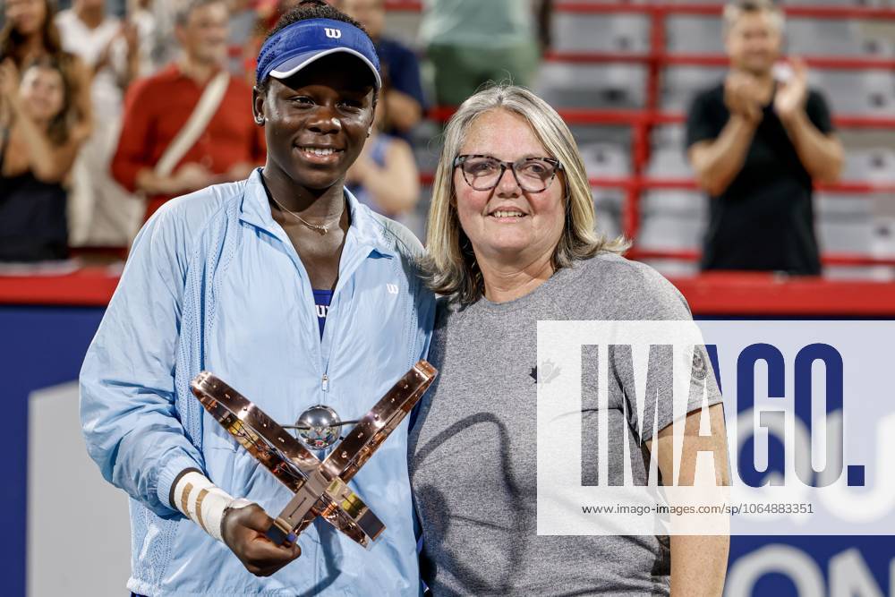 Victoria Mboko ( Canada ) apres son premier sacre de sa carriere au tournoi WTA, Tennis Damen Masters 1000 de MontrÃ al 2025 avec son entraineur Nathalie Tauziat ( France ) au court central IGA face Ã Naomi Osaka ( Japon ). TENNIS WTA 1000 NATIONAL BANK OPEN 2025 FINALE MBOKO OSAKA IGA STADIUM MONTREAL CANADA 07 08 2025 Montassar Yazidi PRESSE SPORTS MONTREAL IGA STADIUM Canada GermanyxJapanxUKxFrancexBelgiumxOUT