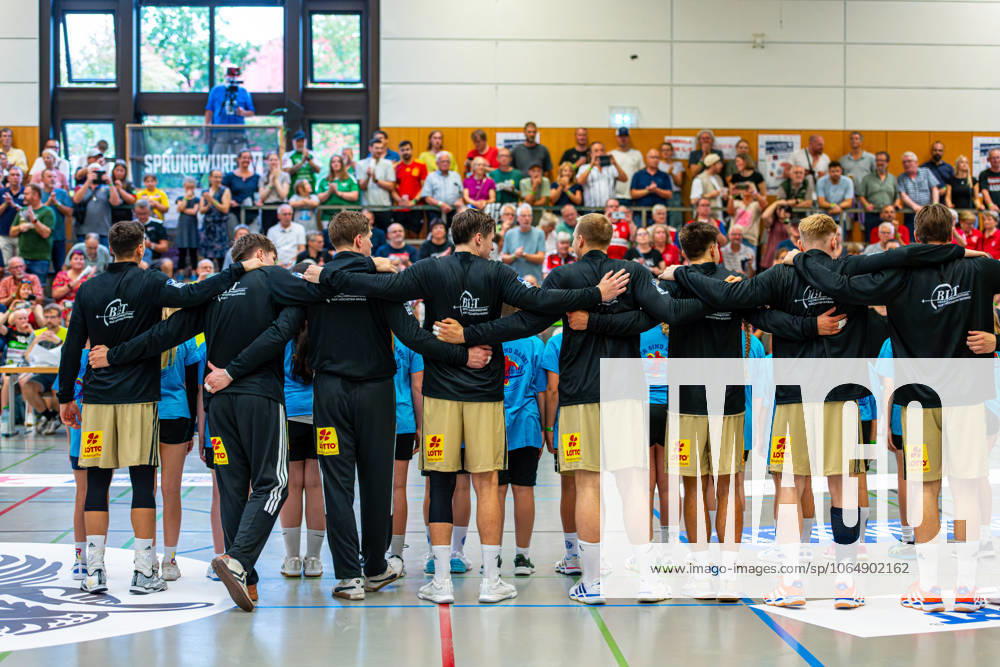 (v.l.), TSV Hannover-Burgdorf (beige) gegen Aalborg Handbold (rot) am 1. Spieltag des Internationalem Heide-Cups (08.08.2025,(Schneverdingen, GER),