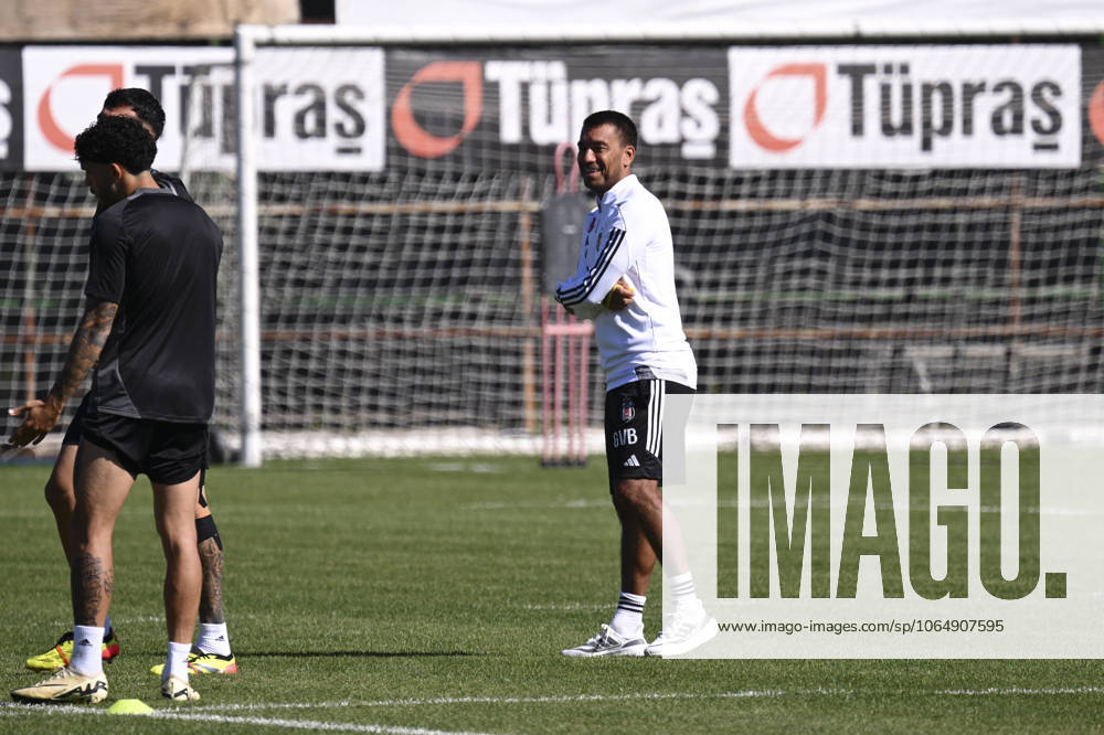 Besiktas training session ahead of UEFA Europa League match against Ajax ISTANBUL, TURKIYE - SEPTEMBER 25: Head coach of Besiktas Giovanni van Bronckhorst leads a training session ahead of UEFA Europa League match against Ajax at Besiktas Nevzat Demir Facilities in Istanbul, Turkiye on September 25, 2024. Istanbul Turkey. Editorial use only. Please get in touch for any other usage.