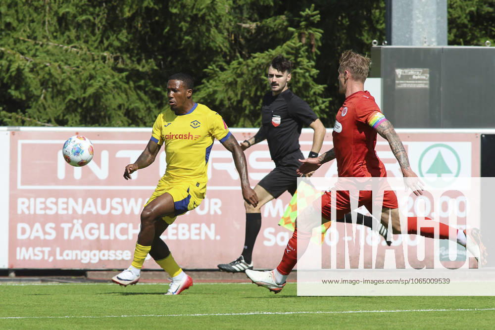 CALCIO - Amichevole - Hellas Verona FC vs St. Pauli Jackson Tchatchoua of Hellas Verona FC competes for the ball with Eric Smith of St Pauli FC 1910 during St Pauli FC 1910 vs Hellas Verona FC, 5Â° Test Match, at Velly Arena in Imst (A), on August 09, 2025. Imst Austria