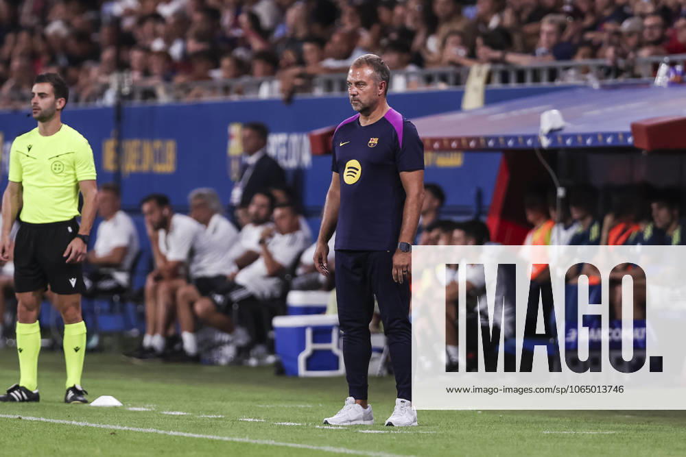 Hansi Flick, head coach of FC Barcelona, Barca looks on during the Joan Gamper Trophy, football match played between FC Barcelona and Como 1907 at Johan Cruyff Stadium on August 10, 2025 in Sant Joan Despi, Spain. Sant Joan Despi Spain - ZUMAa181 20250810_zaa_a181_095
