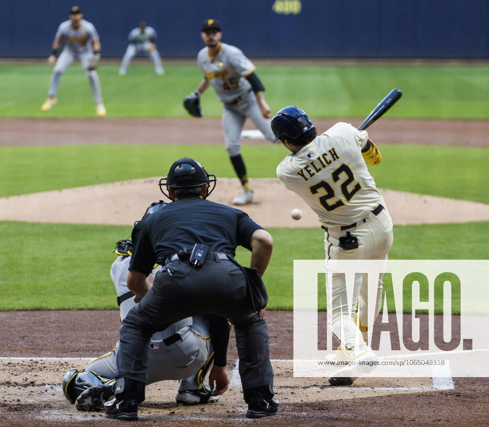 Milwaukee Brewers designated hitter Christian Yelich (R) hits a single in front of home plate umpire Ben May (L) in the first inning of the MLB, Baseball Herren, USA game between the Pittsburgh Pirates and the Milwaukee Brewers at American Family Field in Milwaukee, Wisconsin, on Monday, August 11, 2025. MIL20250811807 TANNENxMAURY