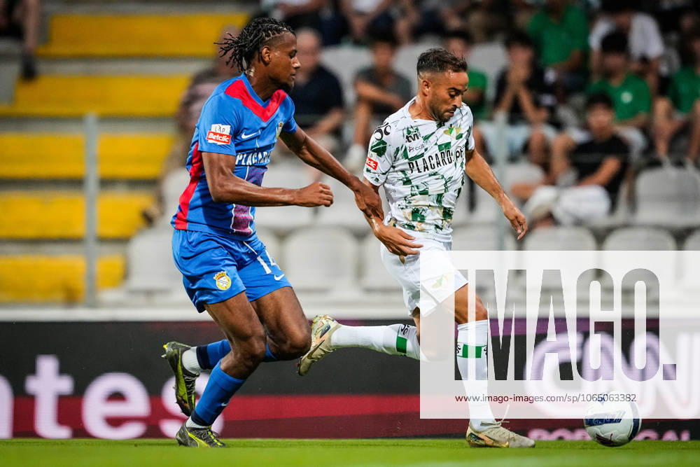 Steven BASEYA of FC Alverca and Kiko BONDOSO of Moreirense FC during the Liga Portugal Betlic match between Moreirense FC and FC Alverca at Estadio Comendador Joaquim de Almeida Freitas on August 10, 2025 in Moreira de Conegos, Portugal. Moreira De Conegos Portugal - ZUMAm308 20250810_zsp_m308_016