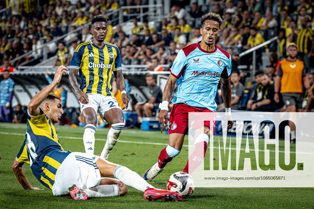 Fenerbahce SK defender Mert Muldur, Feyenoord Rotterdam forwarder Goncalo Borges during the match Fenerbahce - Feyenoord at the Åžükrü SaracoÄülu Spor Kompleksi for the Champions League - Third qualifying round - 2nd leg season 2025-2026 in ISTANBUL, Turkey on 10 august 2025, (photo by Marcel van Dorst EYE4images DeFodi Images)