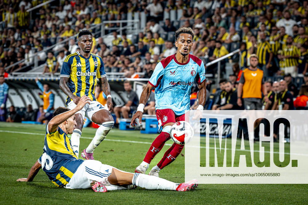 Fenerbahce SK defender Mert Muldur, Feyenoord Rotterdam forwarder Goncalo Borges during the match Fenerbahce - Feyenoord at the Åžükrü SaracoÄülu Spor Kompleksi for the Champions League - Third qualifying round - 2nd leg season 2025-2026 in ISTANBUL, Turkey on 10 august 2025, (photo by Marcel van Dorst EYE4images DeFodi Images)