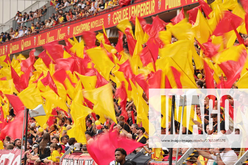 Ambiance supporters de Lens lors du match RC Lens vs Olympique Lyonnais, Ligue 1 J1, stade Bollaert-Delelis, le 16 août 2025 - photo Laurent Sanson PsnewZ