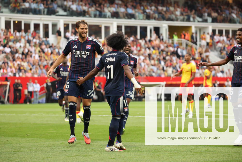 But de l Olympique Lyonnais de Georges MIKAUTADZE (Olympique Lyonnais) et joie des joueurs lors du match RC Lens vs Olympique Lyonnais, Ligue 1 J1, stade Bollaert-Delelis, le 16 août 2025 - photo Laurent Sanson PsnewZ