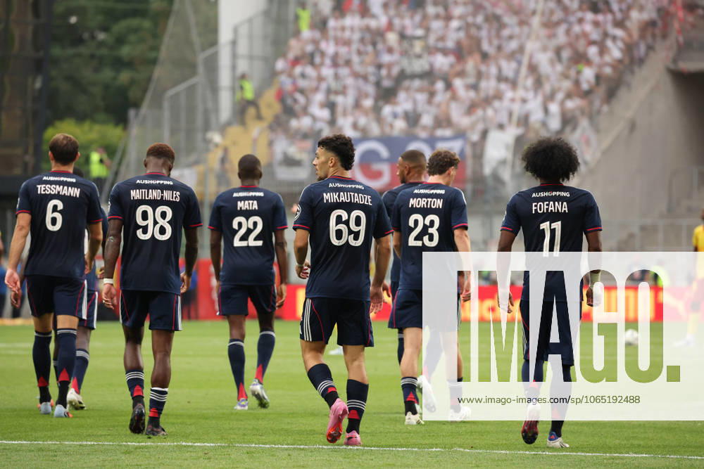 But de l Olympique Lyonnais de Georges MIKAUTADZE (Olympique Lyonnais) et joie des joueurs lors du match RC Lens vs Olympique Lyonnais, Ligue 1 J1, stade Bollaert-Delelis, le 16 août 2025 - photo Laurent Sanson PsnewZ
