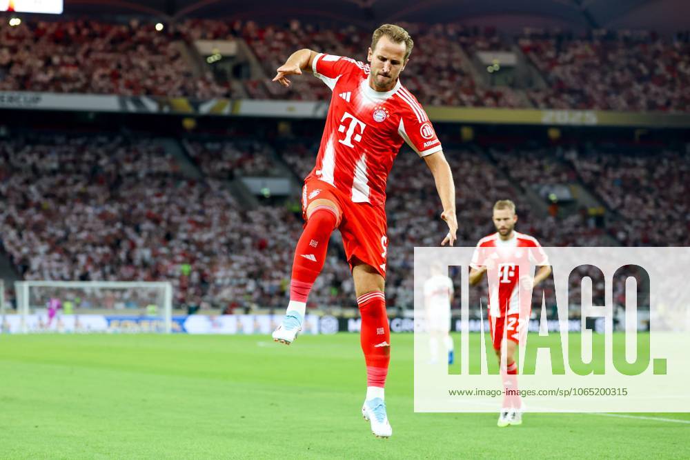 Torjubel von Harry Kane 9 (FC Bayern Muenchen) zum 0:1, VfB Stuttgart vs. FC Bayern Muenchen, Fussball, Franz-Beckenbauer-Supercup, 16.08.2025 Stuttgart Baden-Wuerttemberg Deutschland