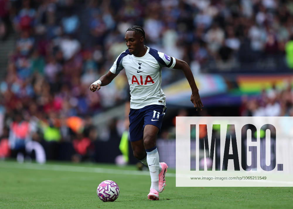 16th August 2025; Tottenham Hotspur Stadium, London, England; Premier League Football, Tottenham Hotspur versus Burnley; Mathys Tel of Tottenham Hotspur on the ball JohnxPatrickxFletcher Content restricted for UK based newspaper
