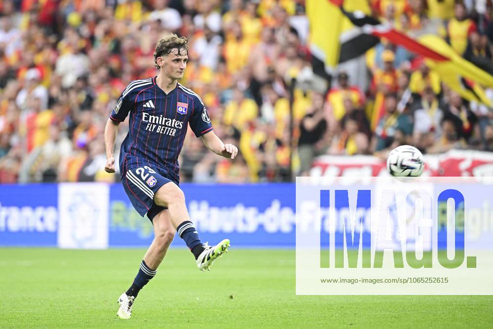 Tyler Morton (Lyon) FOOT L1 2025 LENS-LYON (0-1) STADE BOLLAERT DELELIS LENS FRANCE 16 08 2025 AUTISSIER JEAN BAPTISTE LENS STADE BOLLAERT DELELIS France GermanyxJapanxUKxFrancexBelgiumxOUT