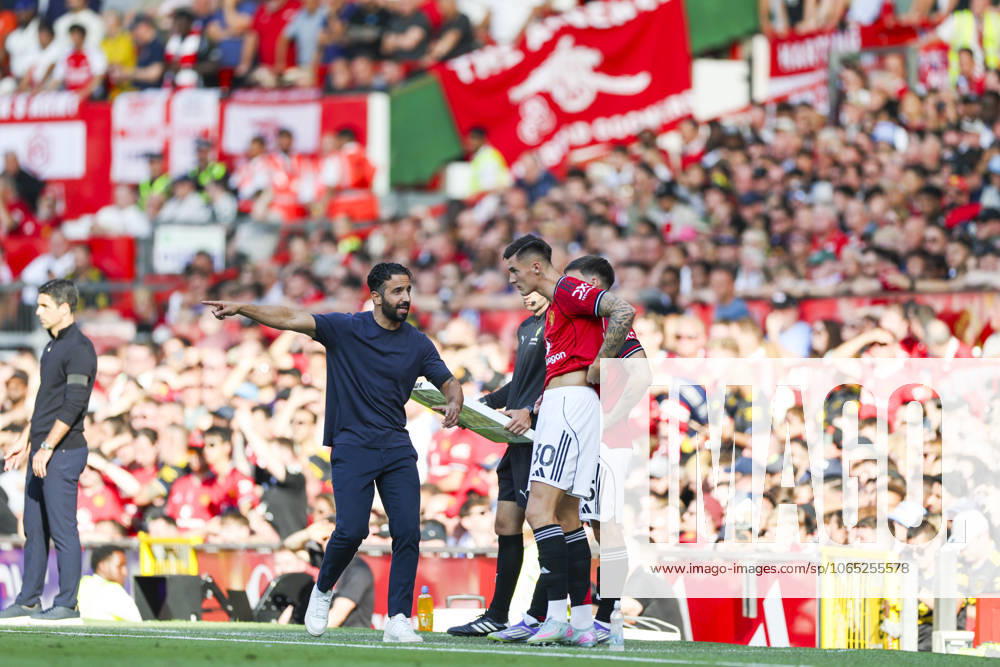 Manchester United, ManU FC v Arsenal FC, English Premier League Manchester United Manager Head Coach Ruben Amorim instructs Manchester United Benjamin Sesko (30) substitution during the Manchester United FC v Arsenal FC English Premier League match at Old Trafford, Manchester, England, United Kingdom on 17 August 2025 Credit: Phil Duncan Every Second Media Editorial use only. All images are copyright Every Second Media Limited. No images may be reproduced without prior permission. All rights reserved. Premier League and Football League images are subject to licensing agreements with Football DataCo Limited. see https: www.football-dataco.com