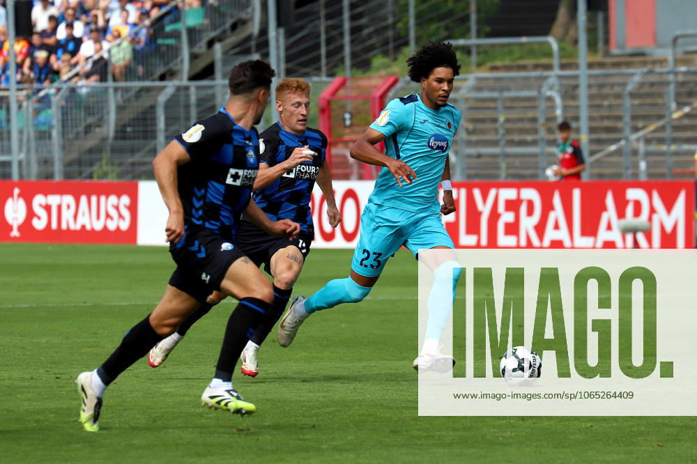 Fuflball, DFB-Pokal 1. Runde, Viktoria KËÜln - SC Paderborn 07, Sportpark HËÜhenberg Saison 2025 2026: Benjamin Zank (Viktoria KËÜln 23) NRW Deutschland DFB regulations prohibit any use of photographs as image sequences and or quasi-video. Nordrhein-Westfalen Deutschland