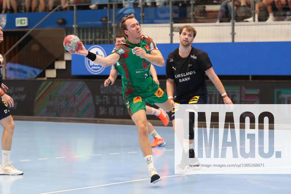 Handball - Wartburg Cup SC Magdeburg - Skanderborg Handbold, v.l. Felix Claar (Magdeburg, 7) wirft Tor, Torschuetze, erzielt Tor, Treffer, scores the goal Eisenach