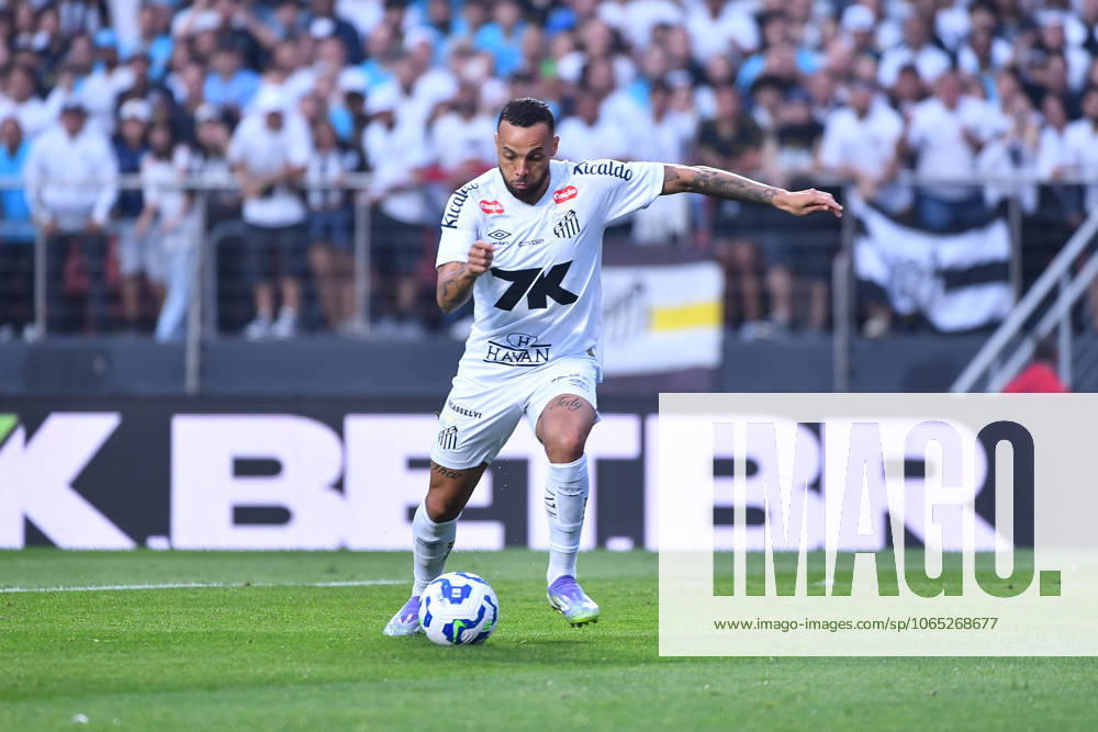 Santos FC x Vasco da Gama SaO PAULO, SP - 17.08.2025: SANTOS FC X VASCO DA GAMA - Guilherme do Santos during the match between Santos FC x Vasco da Gama, valid for the twentieth round of the 2025 Brazilian Football Championship, this Sunday, (17) at Morumbis, SP. (Photo: Roberto Casimiro Fotoarena) x2789160x RobertoxCasimiro