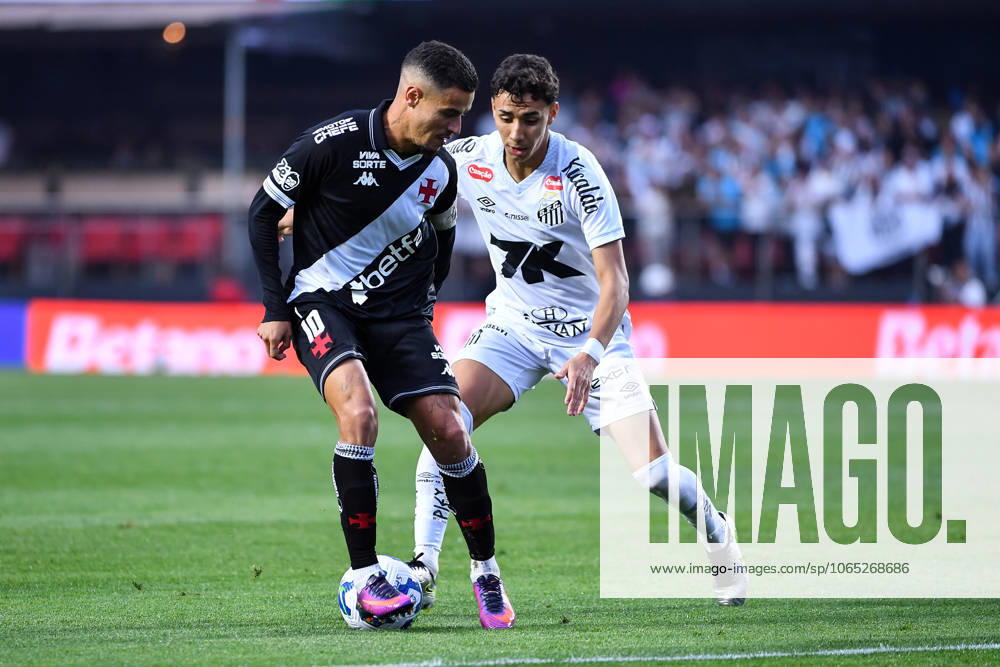 Santos FC x Vasco da Gama SaO PAULO, SP - 17.08.2025: SANTOS FC X VASCO DA GAMA - Dimitri Payet of Vasco during the match between Santos FC x Vasco da Gama, valid for the twentieth round of the 2025 Brazilian Football Championship, this Sunday, (17) at Morumbis, SP. (Photo: Roberto Casimiro Fotoarena) x2789164x RobertoxCasimiro
