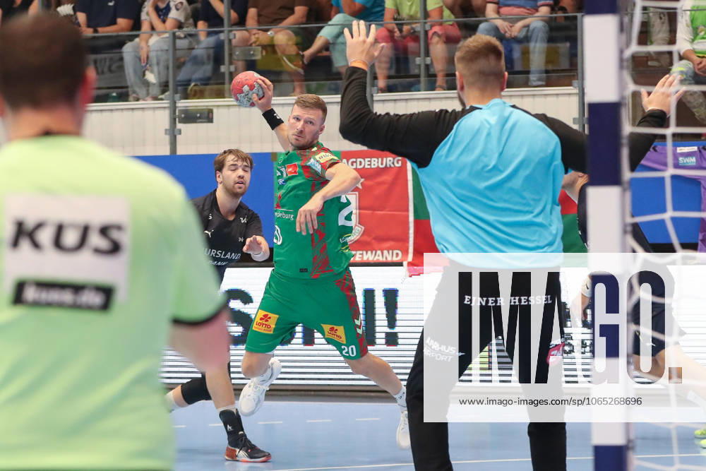 Handball - Wartburg Cup SC Magdeburg - Skanderborg Handbold, v.l. Philipp Weber (Magdeburg, 20) wirft Tor, Torschuetze, erzielt Tor, Treffer, scores the goal Eisenach