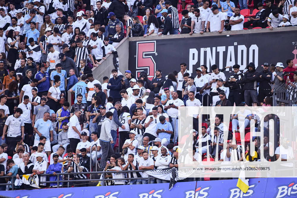 Santos FC x Vasco da Gama SaO PAULO, SP - 17.08.2025: SANTOS FC X VASCO DA GAMA - Santos fans leave the stadium before the end of the match between Santos FC x Vasco da Gama, valid for the twentieth round of the 2025 Brazilian Football Championship, this Sunday, (17) at Morumbis, SP. (Photo: Roberto Casimiro Fotoarena) x2789167x RobertoxCasimiro