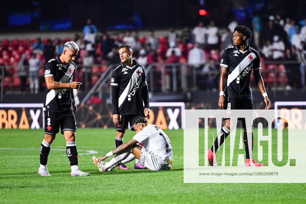 Santos FC x Vasco da Gama SaO PAULO, SP - 17.08.2025: SANTOS FC X VASCO DA GAMA - Santos& 39; Neymar laments the defeat and leaves the field crying after the match between Santos FC x Vasco da Gama, valid for the twentieth round of the 2025 Brazilian Football Championship, this Sunday, (17) at Morumbis, SP. (Photo: Roberto Casimiro Fotoarena) x2789169x RobertoxCasimiro
