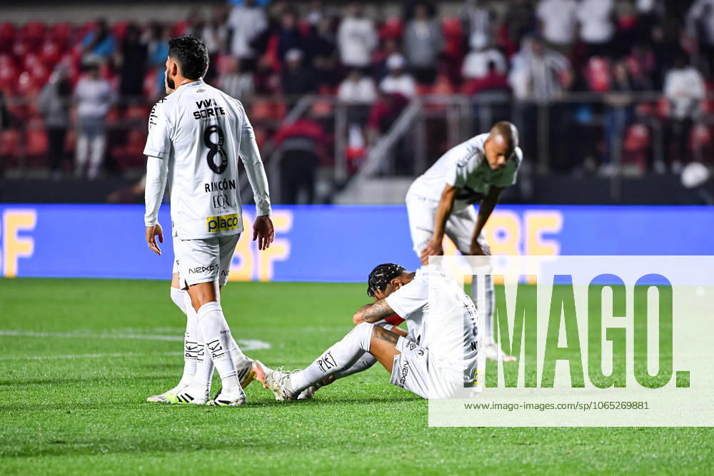 Santos FC x Vasco da Gama SaO PAULO, SP - 17.08.2025: SANTOS FC X VASCO DA GAMA - Santos& 39; Neymar laments the defeat and leaves the field crying after the match between Santos FC x Vasco da Gama, valid for the twentieth round of the 2025 Brazilian Football Championship, this Sunday, (17) at Morumbis, SP. (Photo: Roberto Casimiro Fotoarena) x2789170x RobertoxCasimiro