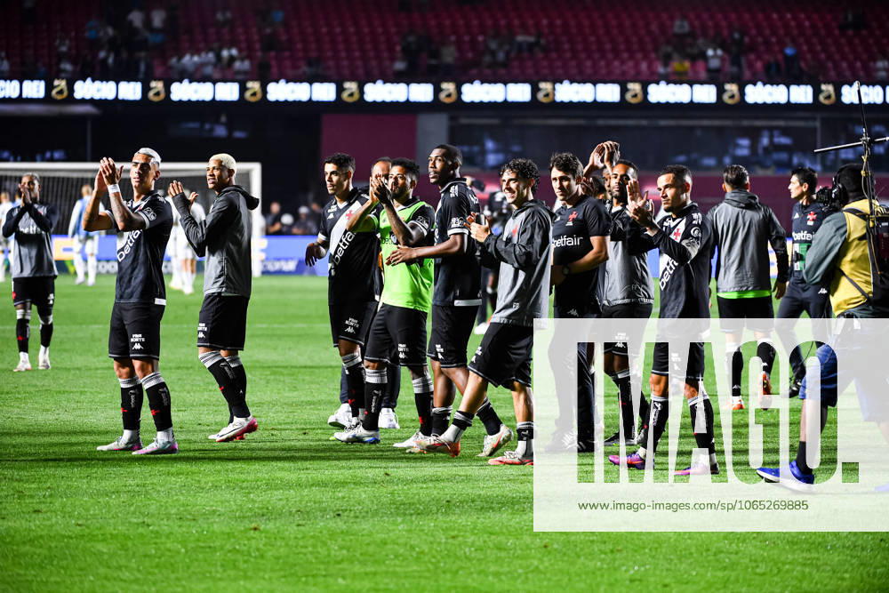 Santos FC x Vasco da Gama SaO PAULO, SP - 17.08.2025: SANTOS FC X VASCO DA GAMA - Vasco players celebrate victory during the match between Santos FC x Vasco da Gama, valid for the twentieth round of the 2025 Brazilian Football Championship, this Sunday, (17) at Morumbis, SP. (Photo: Roberto Casimiro Fotoarena) x2789172x RobertoxCasimiro