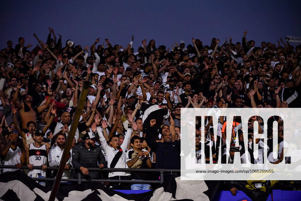Santos FC x Vasco da Gama SaO PAULO, SP - 17.08.2025: SANTOS FC X VASCO DA GAMA - Vasco fans celebrate the victory during the match between Santos FC x Vasco da Gama, valid for the twentieth round of the 2025 Brazilian Football Championship, this Sunday, (17) at Morumbis, SP. (Photo: Roberto Casimiro Fotoarena) x2789178x RobertoxCasimiro