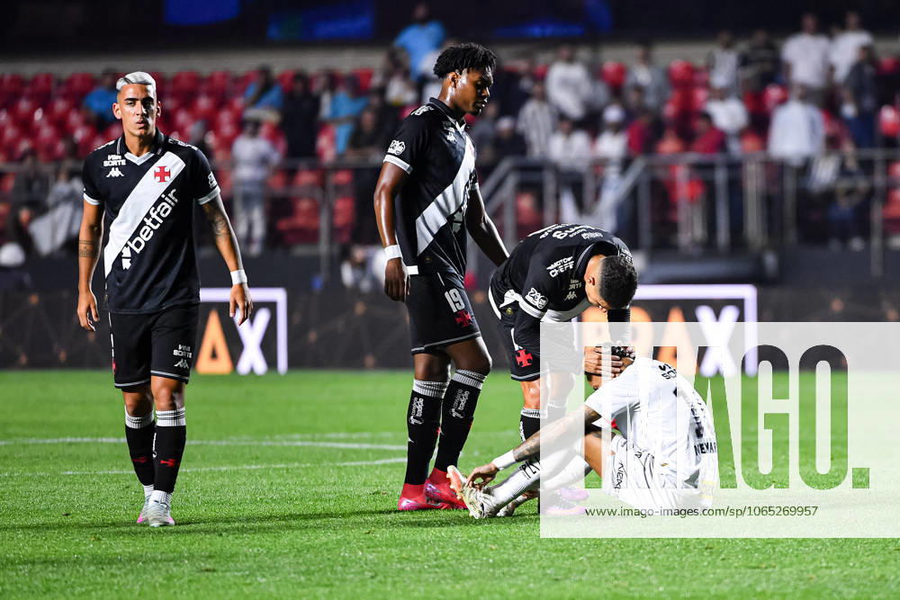 Santos FC x Vasco da Gama SaO PAULO, SP - 17.08.2025: SANTOS FC X VASCO DA GAMA - Santos& 39; Neymar laments the defeat and leaves the field crying after the match between Santos FC x Vasco da Gama, valid for the twentieth round of the 2025 Brazilian Football Championship, this Sunday, (17) at Morumbis, SP. (Photo: Roberto Casimiro Fotoarena) x2789179x RobertoxCasimiro