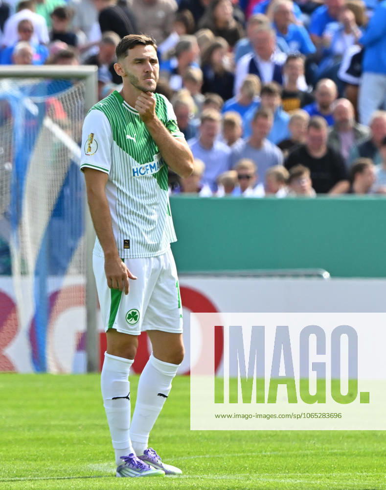 Fussball - Saison 2025 2026 - DFB Pokal Vereinspokal - 01. Runde: TUS Blau Weiß BW Lohne BWL - SpVgg Greuther Fürth ( Kleeblatt ) - Sportfoto Zink MeZi - - regulations prohibit any use of photographs as image sequences and or quasi-video - Branimir Hrgota (10, SpVgg Greuther Fürth ) Kapitän Spielführer Mannschaftskapitän