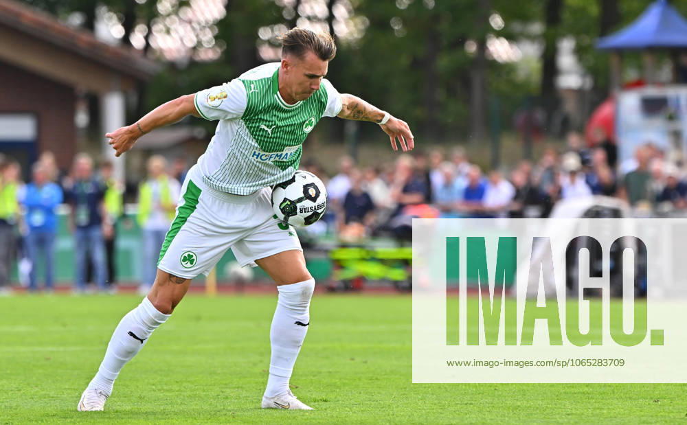 Fussball - Saison 2025 2026 - DFB Pokal Vereinspokal - 01. Runde: TUS Blau Weiß BW Lohne BWL - SpVgg Greuther Fürth ( Kleeblatt ) - Sportfoto Zink MeZi - - regulations prohibit any use of photographs as image sequences and or quasi-video - Felix Klaus (30, SpVgg Greuther Fürth )
