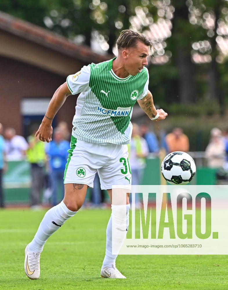 Fussball - Saison 2025 2026 - DFB Pokal Vereinspokal - 01. Runde: TUS Blau Weiß BW Lohne BWL - SpVgg Greuther Fürth ( Kleeblatt ) - Sportfoto Zink MeZi - - regulations prohibit any use of photographs as image sequences and or quasi-video - Felix Klaus (30, SpVgg Greuther Fürth )