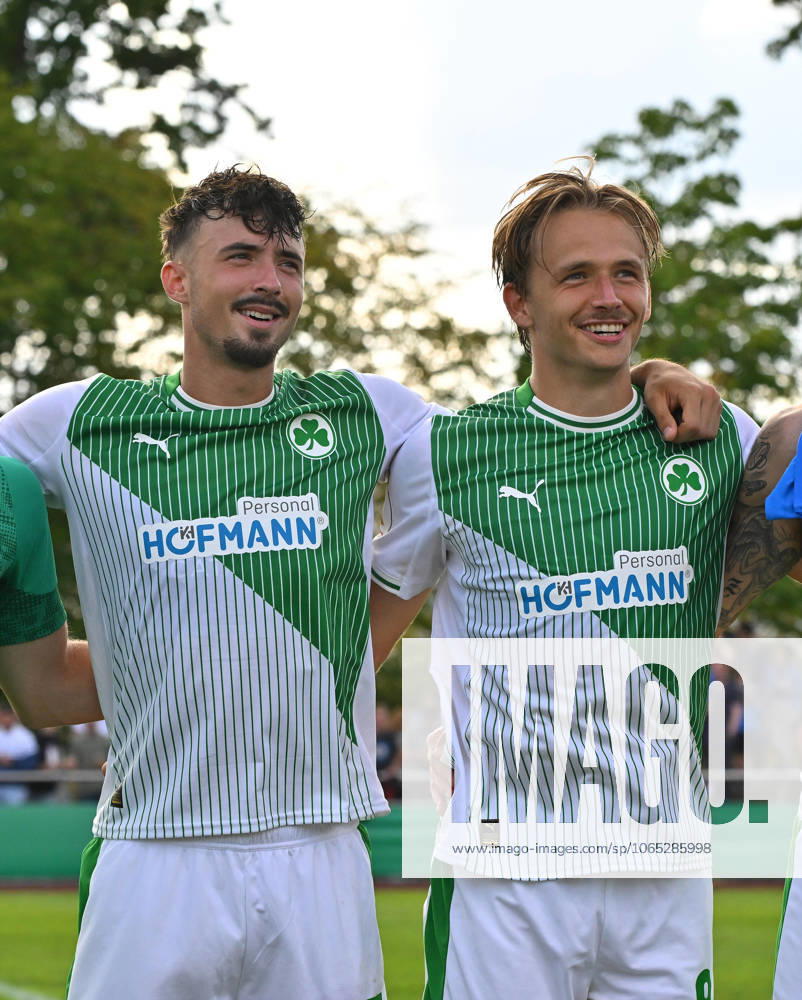 Fussball - Saison 2025 2026 - DFB Pokal Vereinspokal - 01. Runde: TUS Blau Weiß BW Lohne BWL - SpVgg Greuther Fürth ( Kleeblatt ) - Sportfoto Zink MeZi - - regulations prohibit any use of photographs as image sequences and or quasi-video - Noah König (17, SpVgg Greuther Fürth, links ) Mathias Flaga Olesen (8, SpVgg Greuther Fürth, rechts ) Jubel Freude nach Spielende