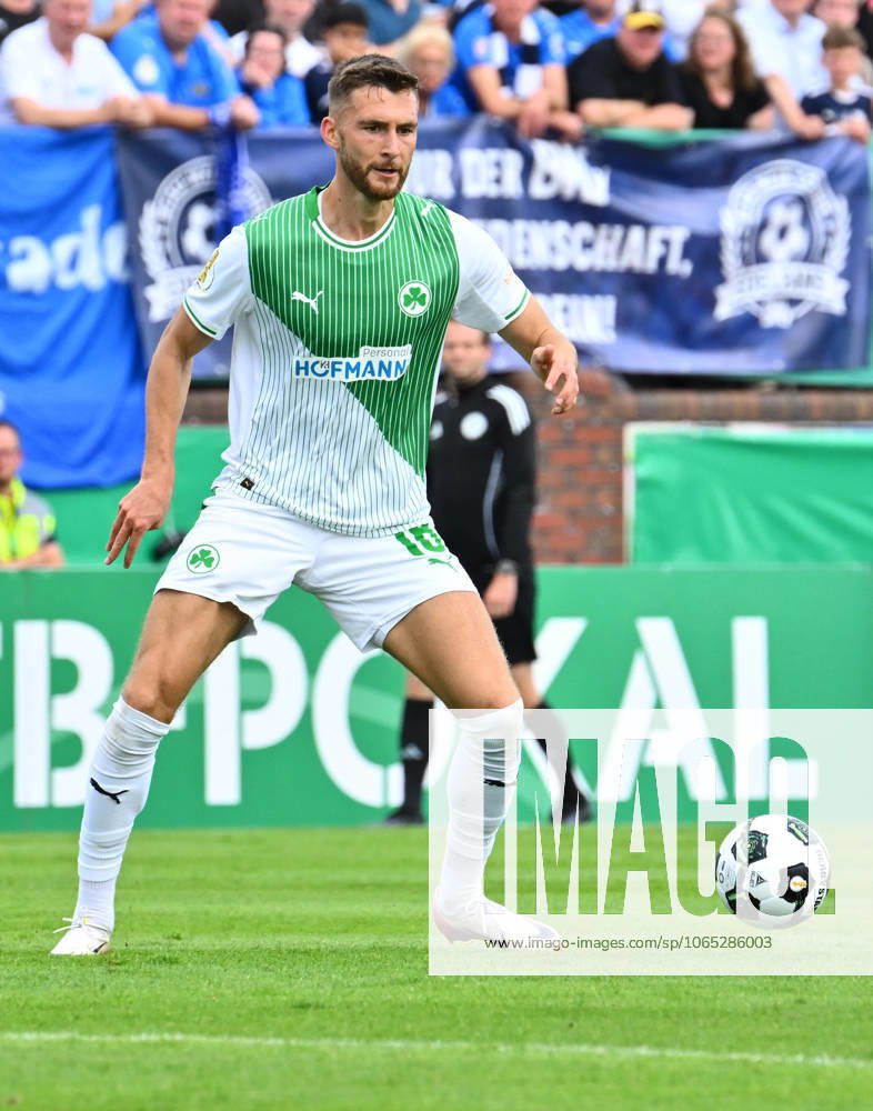 Fussball - Saison 2025 2026 - DFB Pokal Vereinspokal - 01. Runde: TUS Blau Weiß BW Lohne - SpVgg Greuther Fürth ( Kleeblatt ) - Sportfoto Zink - - regulations prohibit any use of photographs as image sequences and or quasi-video - Felix Higl (18, SpVgg Greuther Fürth )