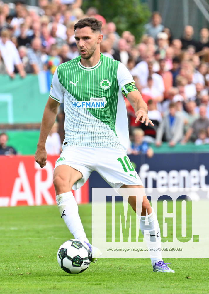 Fussball - Saison 2025 2026 - DFB Pokal Vereinspokal - 01. Runde: TUS Blau Weiß BW Lohne - SpVgg Greuther Fürth ( Kleeblatt ) - Sportfoto Zink - - regulations prohibit any use of photographs as image sequences and or quasi-video - Branimir Hrgota (10, SpVgg Greuther Fürth ) Freisteller Einzelbild