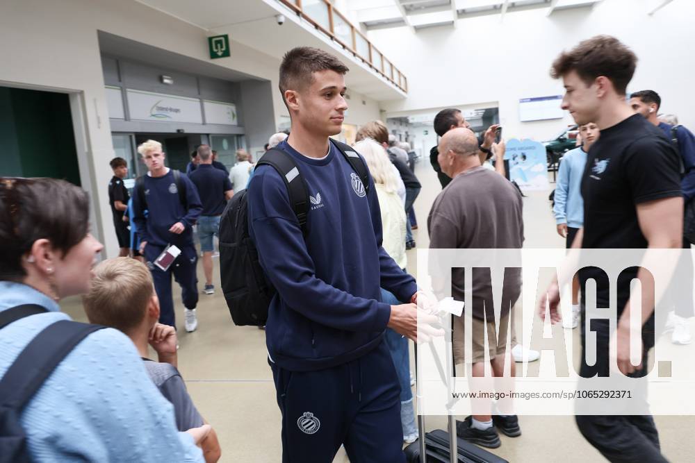 Club s Nicolo Tresoldi pictured during the departure of belgian soccer team Club Brugge, Monday 18 August 2025. The team is on their way to Glasgow to play the scottish team Glasgow Rangers on Tuesday, on the first leg of play-offs of the Champions League tournament. BRUNOxFAHY x131470588x